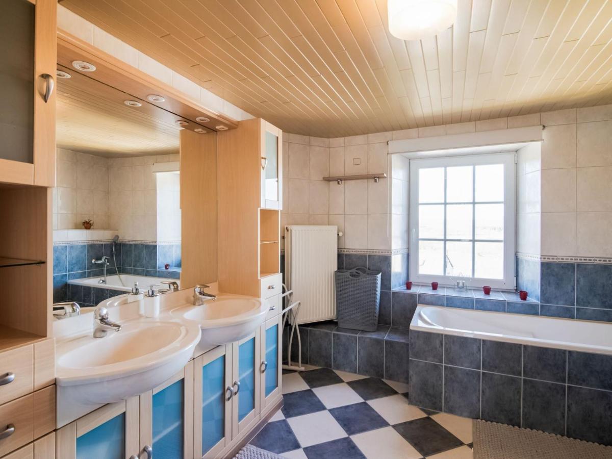 Pretty Farmhouse In Houffalize With Courtyard Екстериор снимка